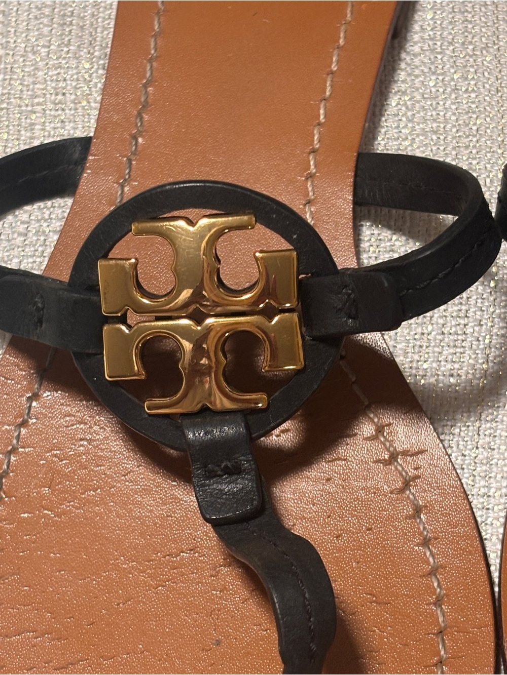 Tory Burch Black Leather Sandals with Gold Logo on Tan Footbed Size 8M - Picture 3 of 6